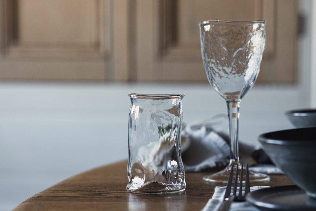Log-blown tumbler, classic style leaf-textured wine glass. Height 11-18cm.
