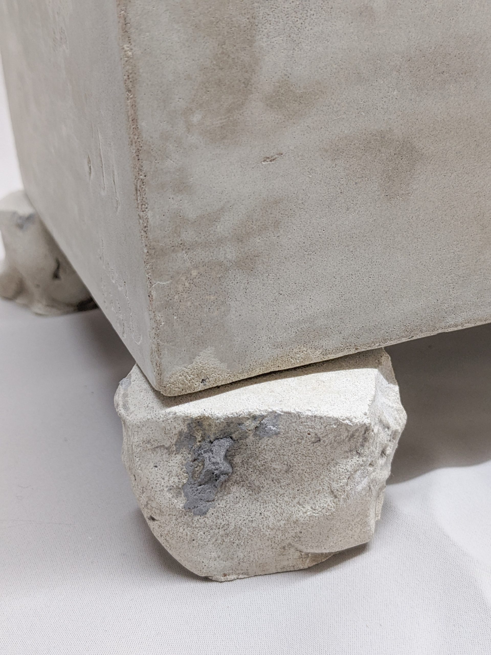 Portland Stone & Aluminium Pigments, 30 x 22 x 16 cm, 2022.