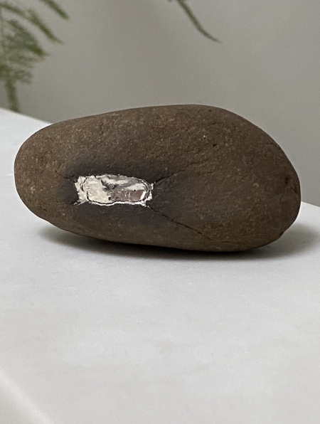 Stone and silver, 7 x 10 x 6cm, 2022.